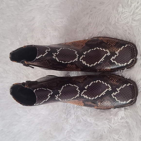 Gibson Latimer | size 6.5 |snake skin style bootie - Picture 2 of 9